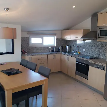 Apartamento 4 Kisilik Ortak Havuzlu Jakuzili Daire, Aydin Kusadasi - Awz145 *